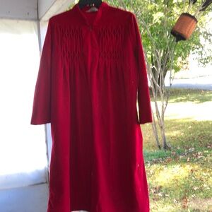 Vintage red bathrobe - house robe zips halfway two pockets